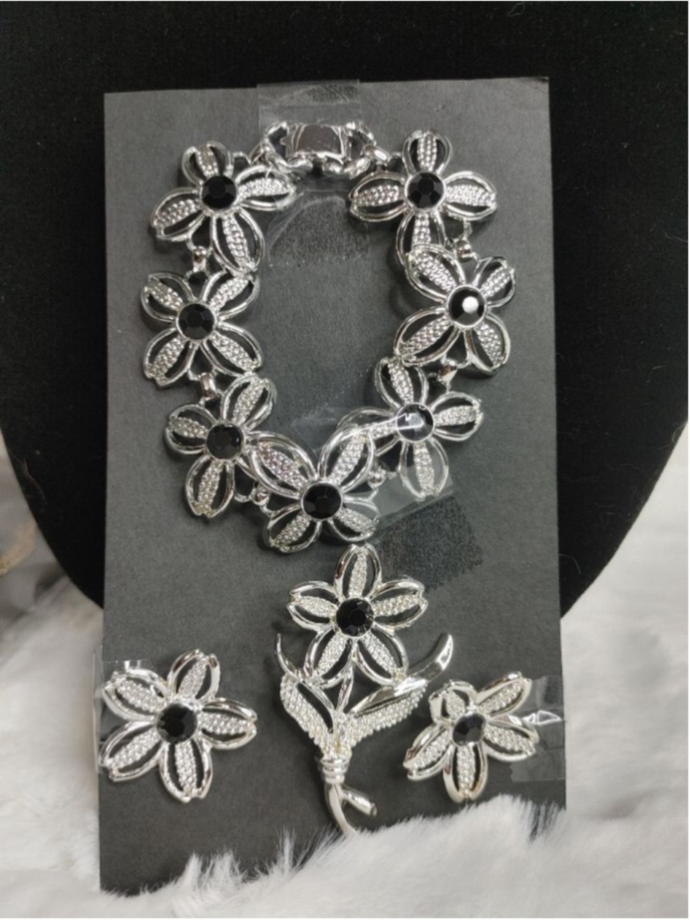 Women's SARAH COVENTRY Silver & Black Flower Bracelet, Brooch & Clip Earring Set